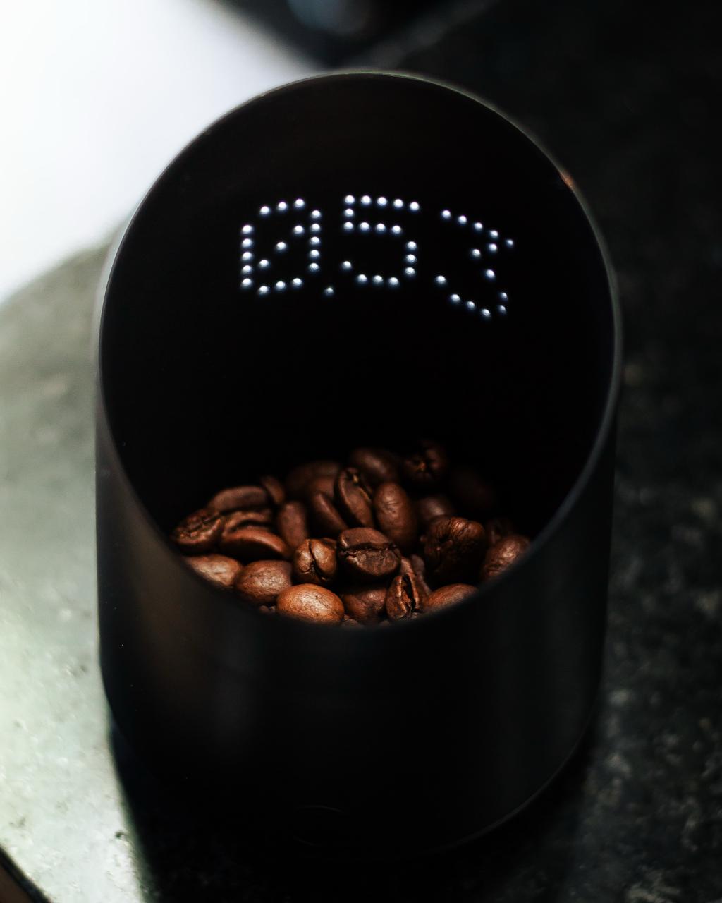 Subminimal Subscale: Vaso Dosificador Digital para Café