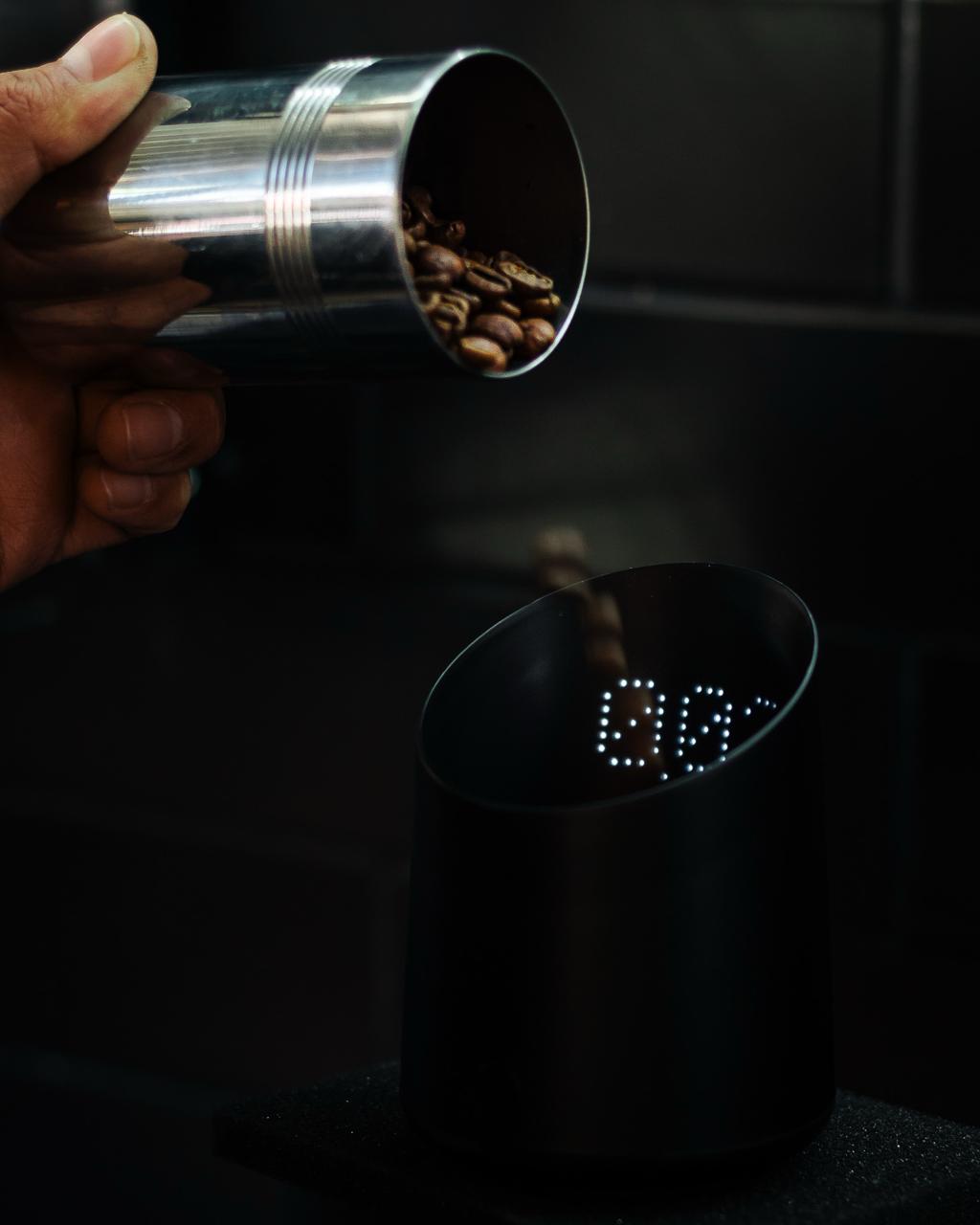 Subminimal Subscale: Vaso Dosificador Digital para Café