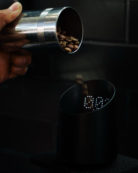 Subminimal Subscale: Vaso Dosificador Digital para Café